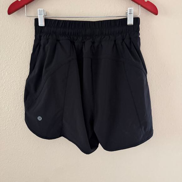 Lululemon Tracker Short V in black - Picture 3 of 8